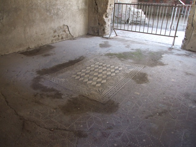 I.6.15 Pompeii. March 2019. Room 6, detail of flooring in south-east corner.
Foto Annette Haug, ERC Grant 681269 DCOR

