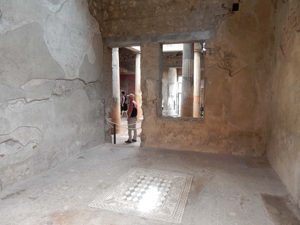 I.6.15 Pompeii. September 2015. Room 6, west wall, looking south.

