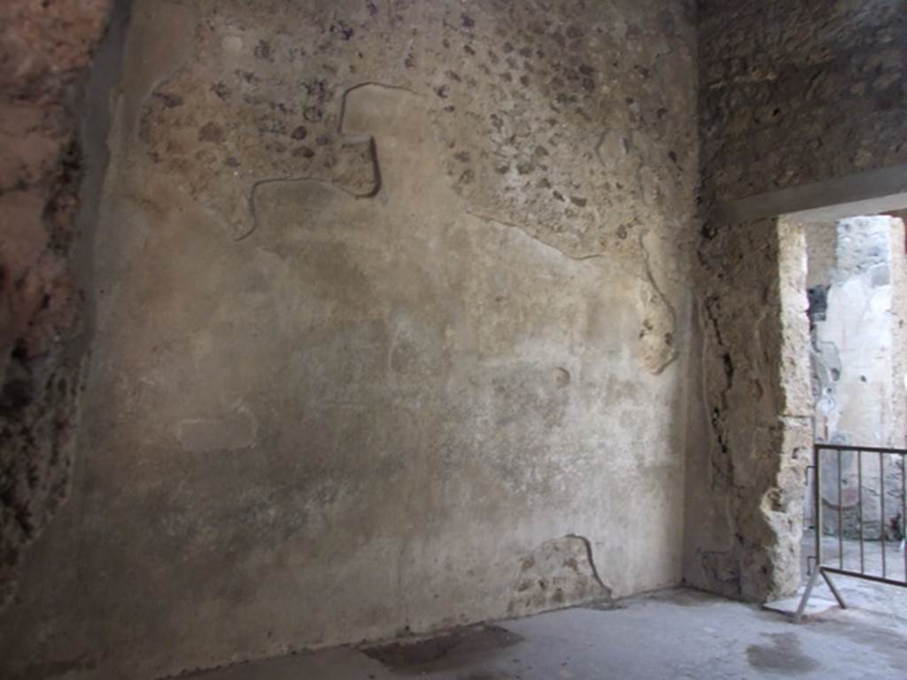 I.6.15 Pompeii. September 2015. Room 6, east wall, looking south.