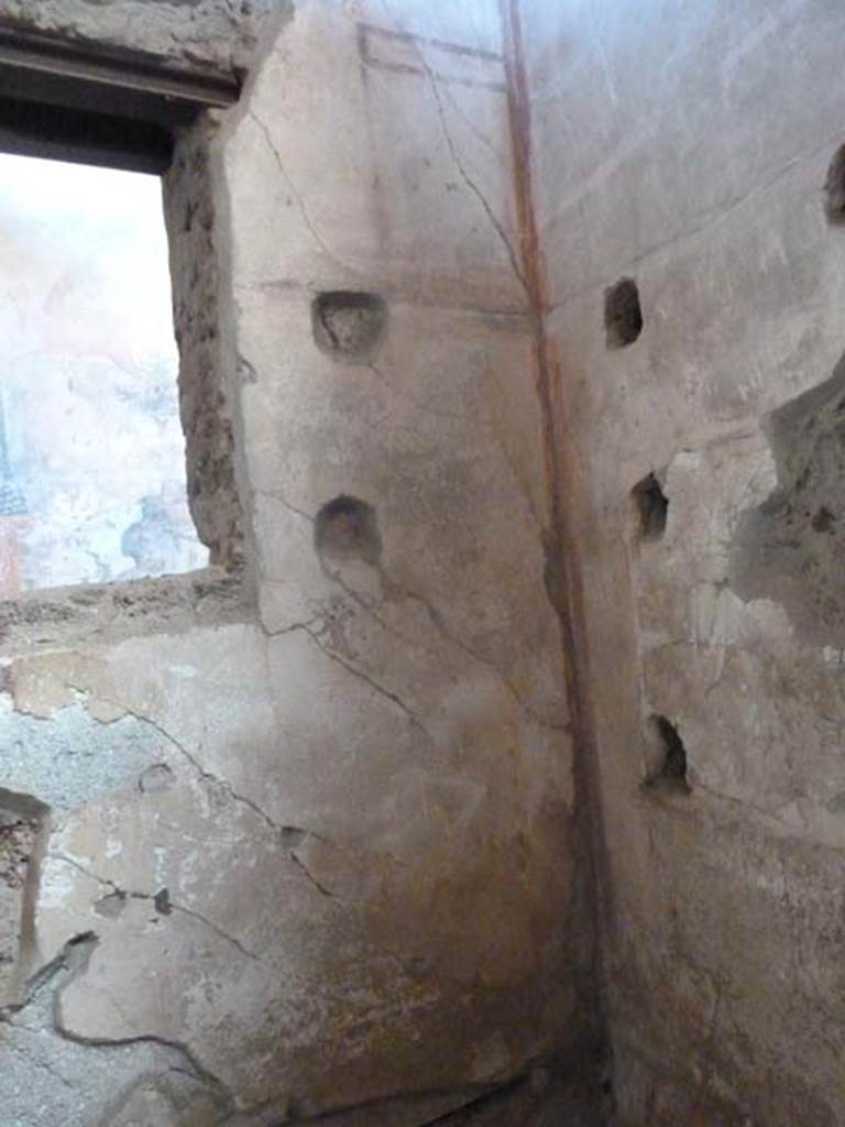 I.6.15 Pompeii. September 2015. Room 8, north wall with window.