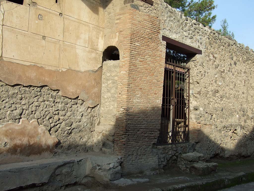 I.6.16 Pompeii. December 2007. Rear entrance doorway.