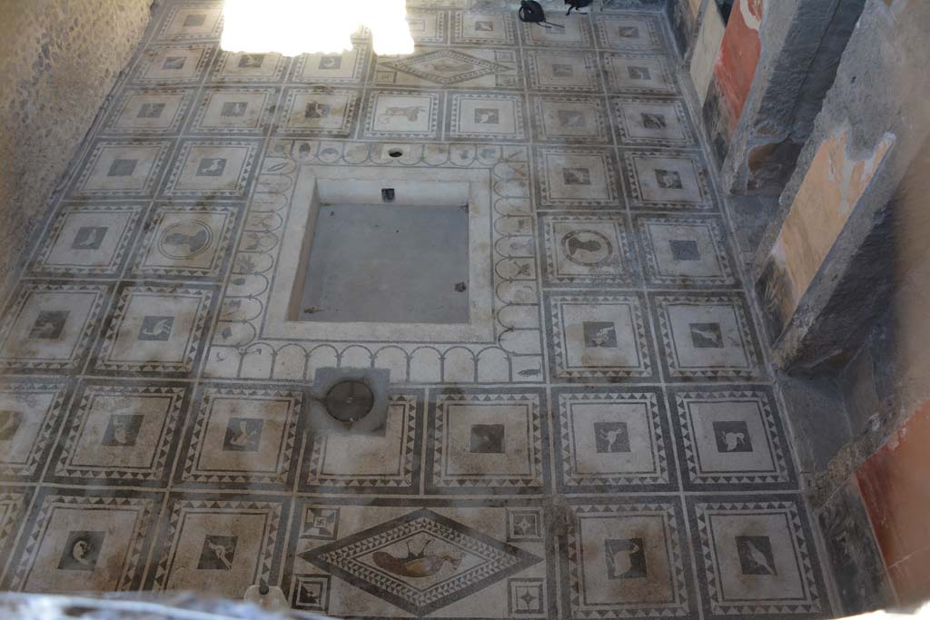 I.7.1 Pompeii. December 2006. Impluvium in atrium.