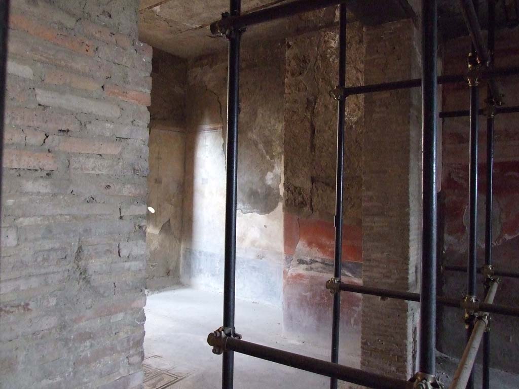 I.7.1 Pompeii. December 2006. Looking north-east through doorway to tablinum, from oecus at its rear. 
On the east side of the tablinum was a large recess/niche, in centre.
