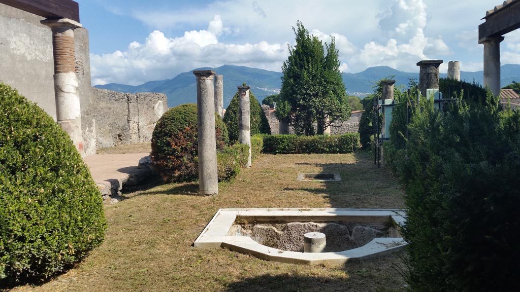 I.7.1 Pompeii. December 2006. Small room on north side of peristyle.