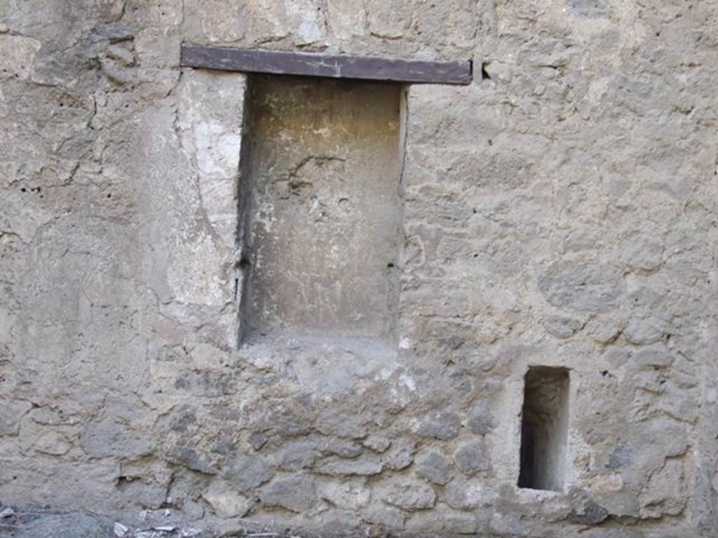 I.7.6 Pompeii. December 2007. Niche or cupboard in south wall.