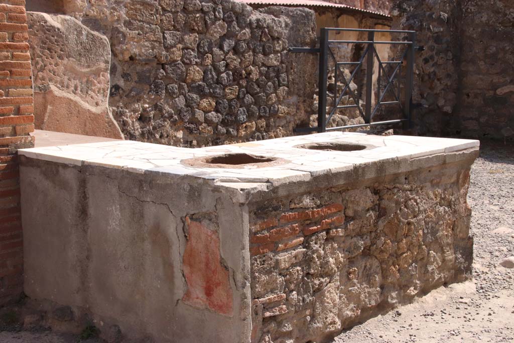 I.7.8 Pompeii. September 2019. Looking towards podium/counter with two dolia/urns. Photo courtesy of Klaus Heese.

