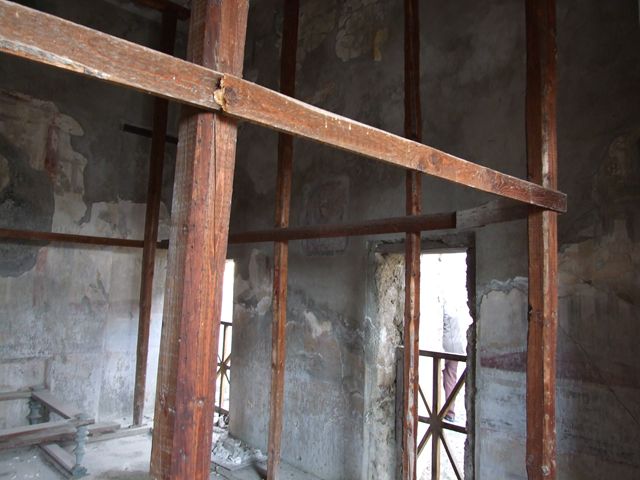 I.7.11 Pompeii. 2017/2018/2019. Looking towards north-east corner and east wall. Photo courtesy of Giuseppe Ciaramella.