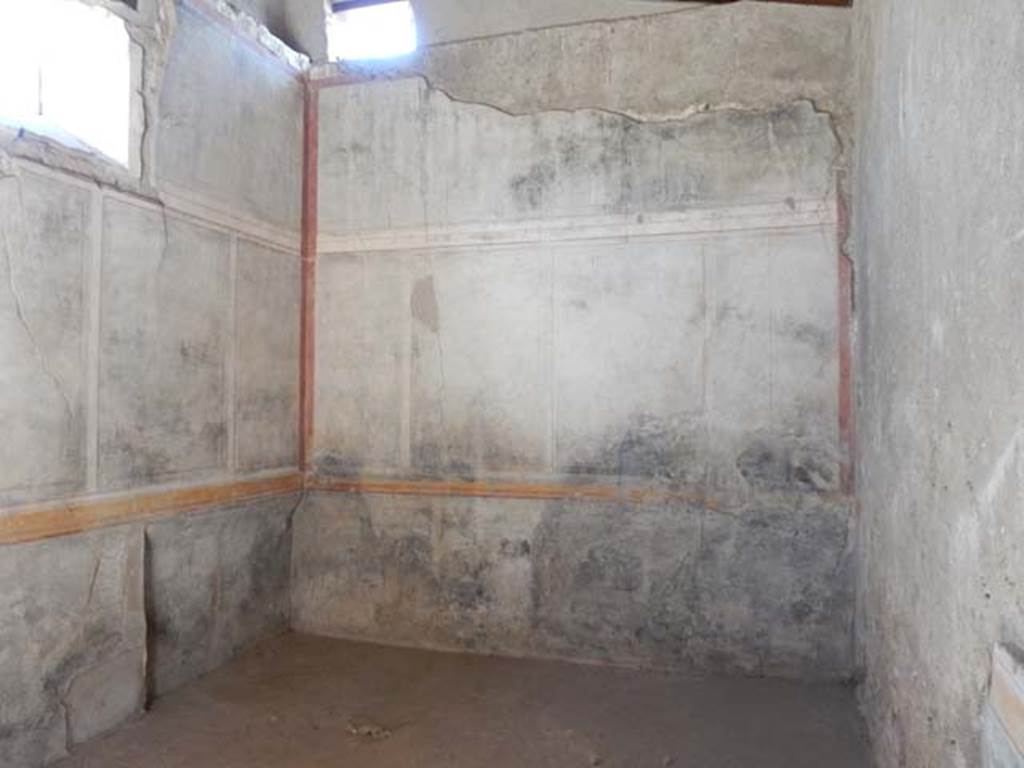 I.7.11 Pompeii. 2015/2016. 
Looking through hole in south wall of cubiculum, into triclinium. Photo courtesy of Giuseppe Ciaramella.  
