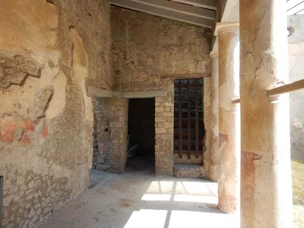 I.7.19 Pompeii. May 2017. Looking south along east portico of peristyle. Photo courtesy of Buzz Ferebee.