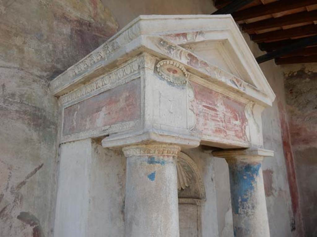 I.7.12 Pompeii. May 2017. Detail of upper nymphaeum from east end. Photo courtesy of Buzz Ferebee.