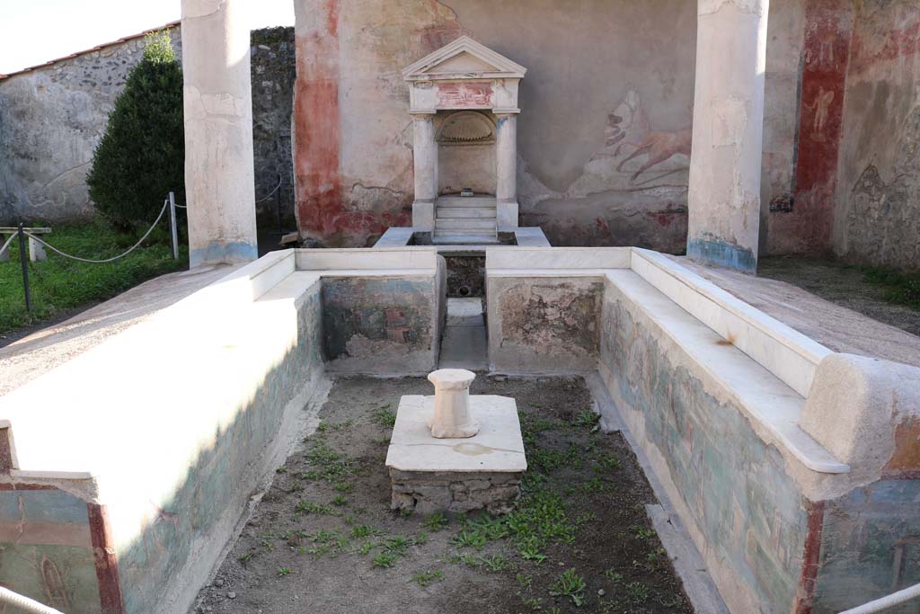 I.7.12 Pompeii. December 2018. Looking south in centre of summer triclinium. Photo courtesy of Aude Durand.