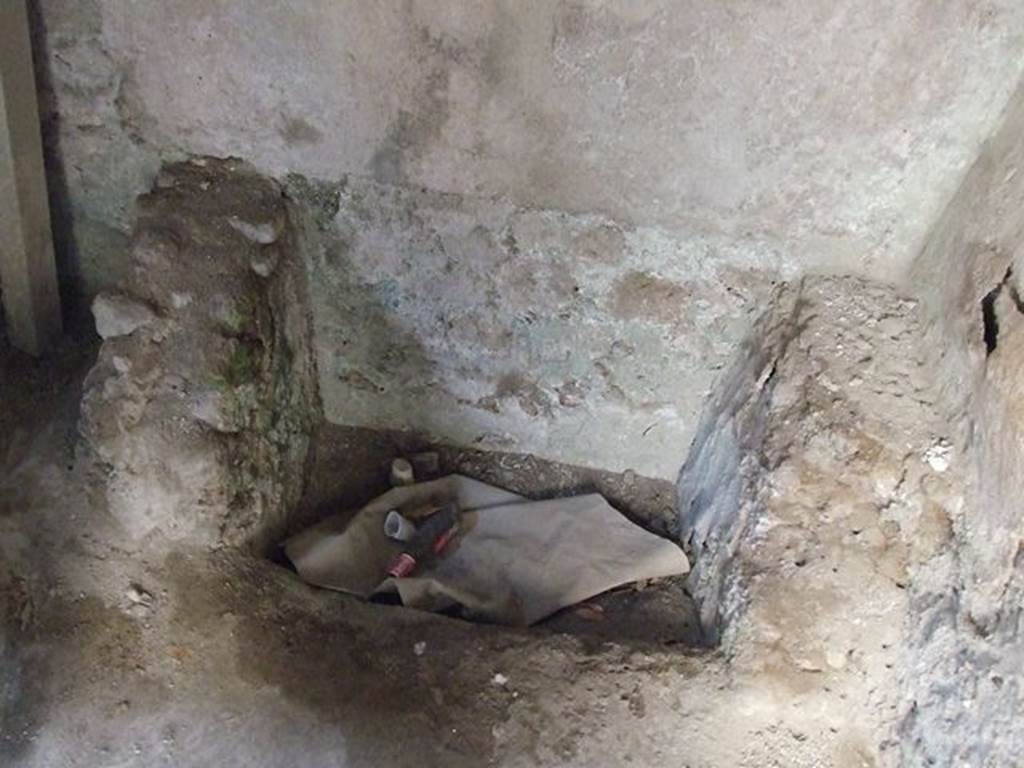 I.7.12 Pompeii. December 2006. Latrine in kitchen area.