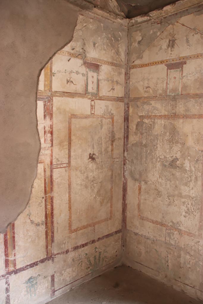 I.7.12 Pompeii. May 2024. South-east corner of cubiculum. Photo courtesy of Klaus Heese.