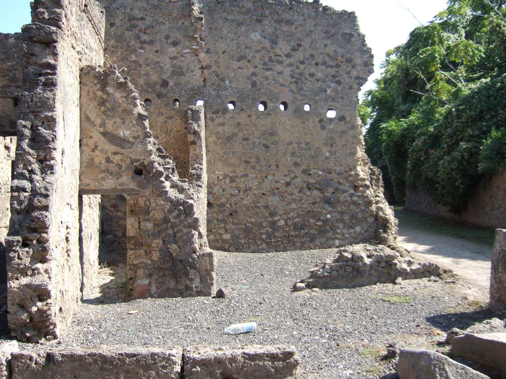 I.7.15 Pompeii. September 2005. Looking east across remains of rear rooms. 