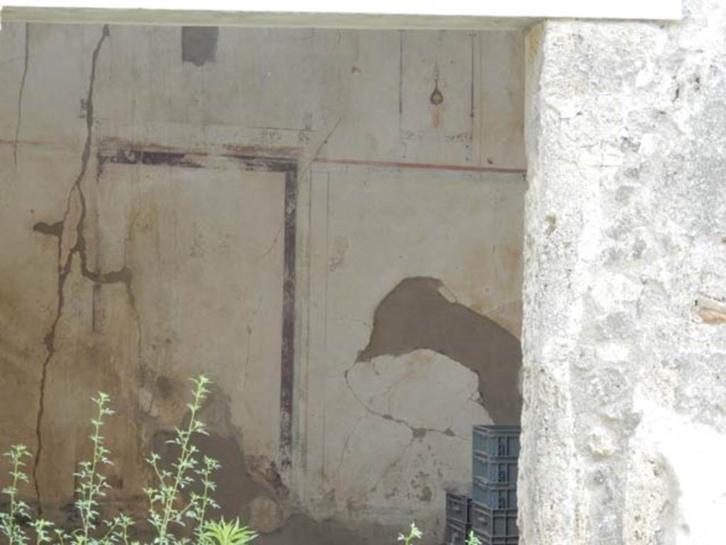 I.7.18 Pompeii. May 2017. Looking towards east wall of tablinum, from entrance doorway. Photo courtesy of Buzz Ferebee.
