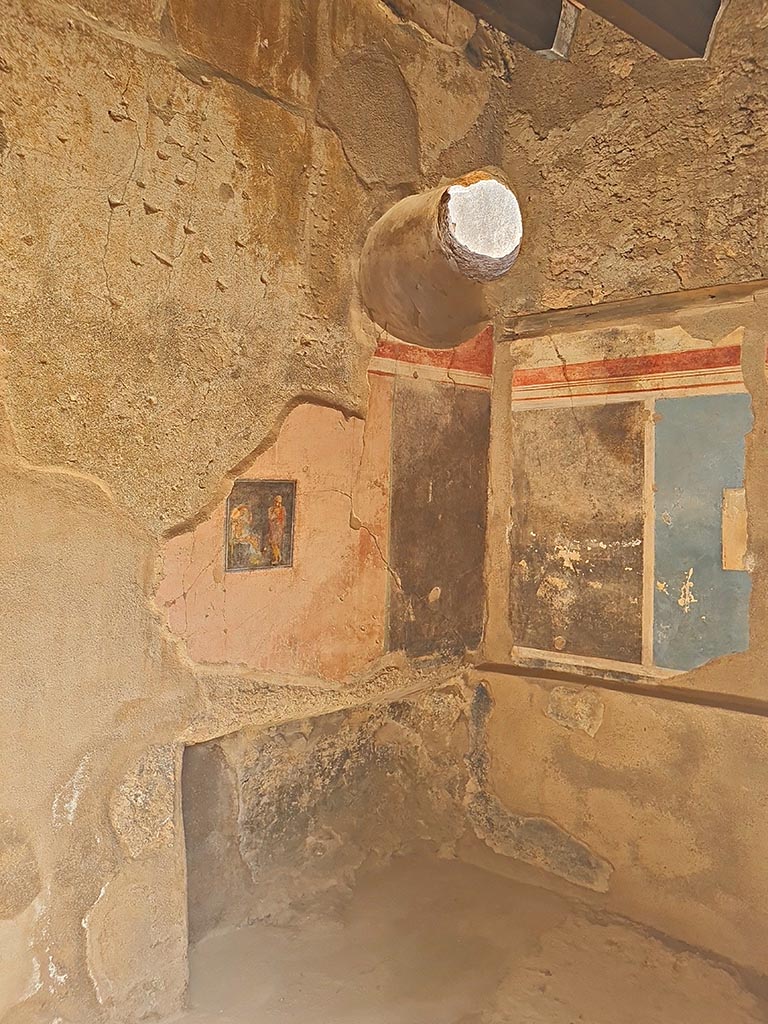 I.7.19 Pompeii. September 2024. 
North-east corner of cubiculum with recess, on north side of corridor. Photo courtesy of Giuseppe Ciaramella.
