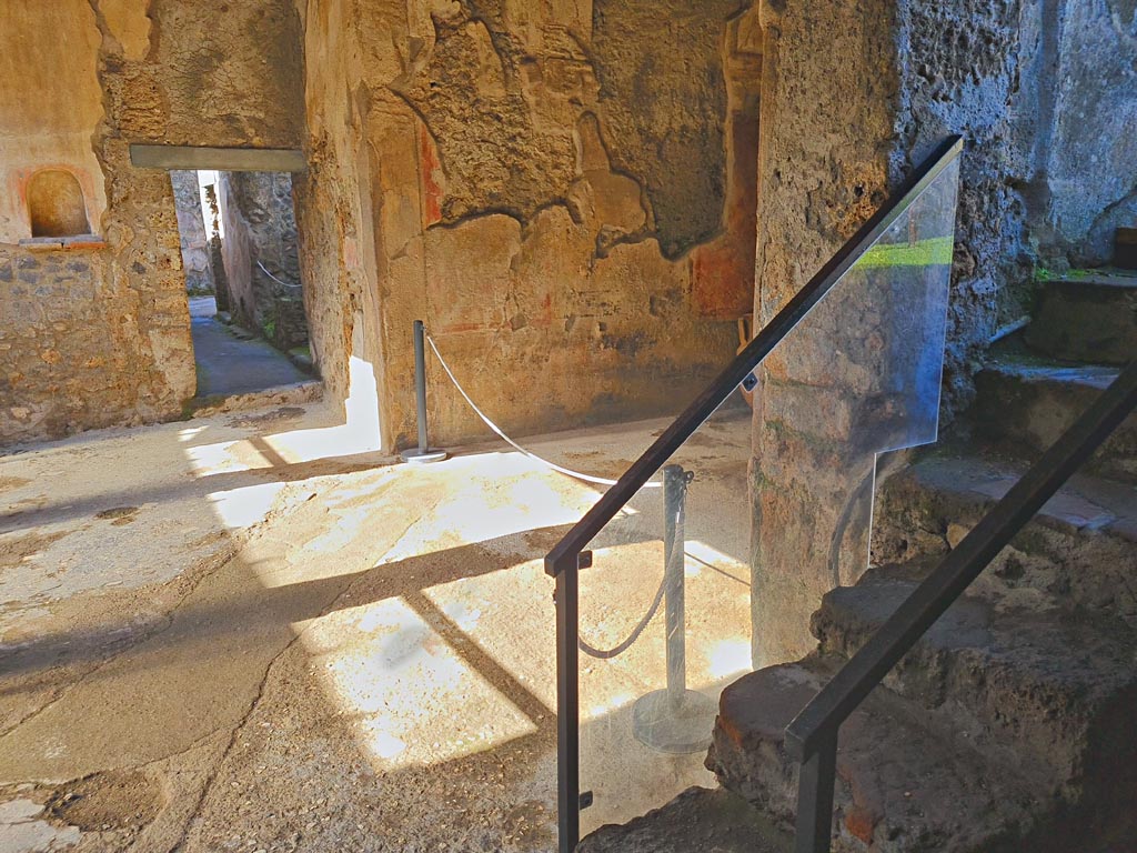 I.7.19 Pompeii. March 2024.
Looking west across north portico towards doorway to corridor and exedra, on right. Photo courtesy of Giuseppe Ciaramella.
