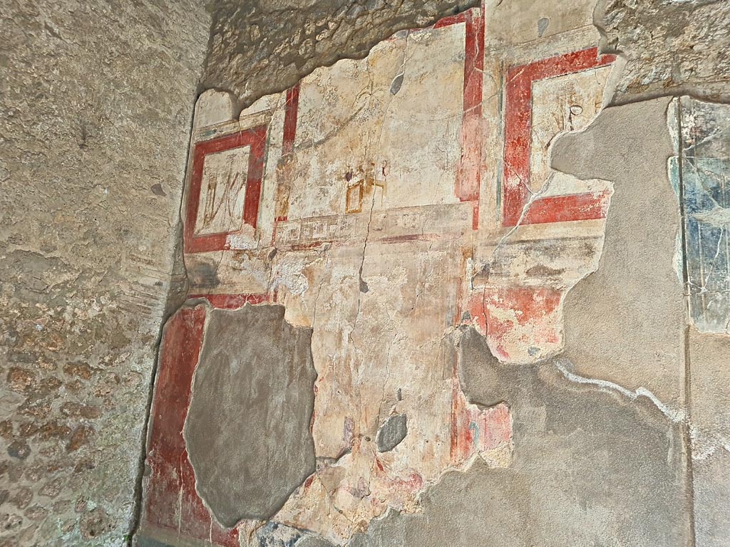 I.7.19 Pompeii. March 2024. Detail of painted decoration from east wall of exedra. Photo courtesy of Giuseppe Ciaramella.