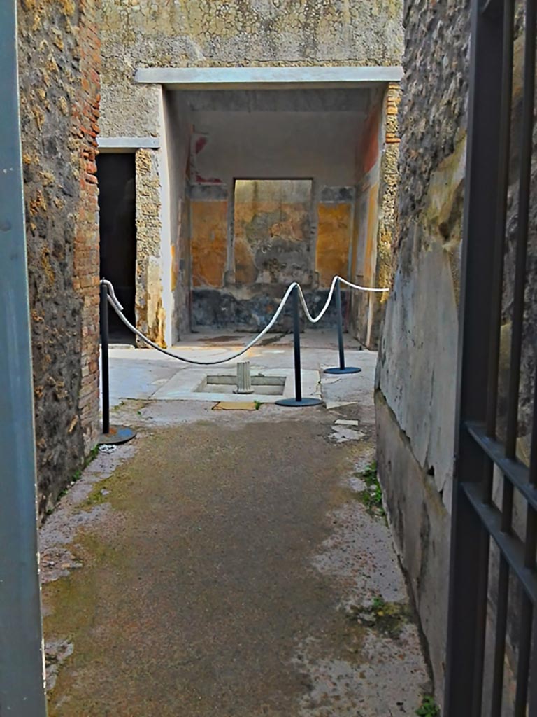 I.7.19 Pompeii. 2017/2018/2019. 
Looking east from entrance doorway. Photo courtesy of Giuseppe Ciaramella.
