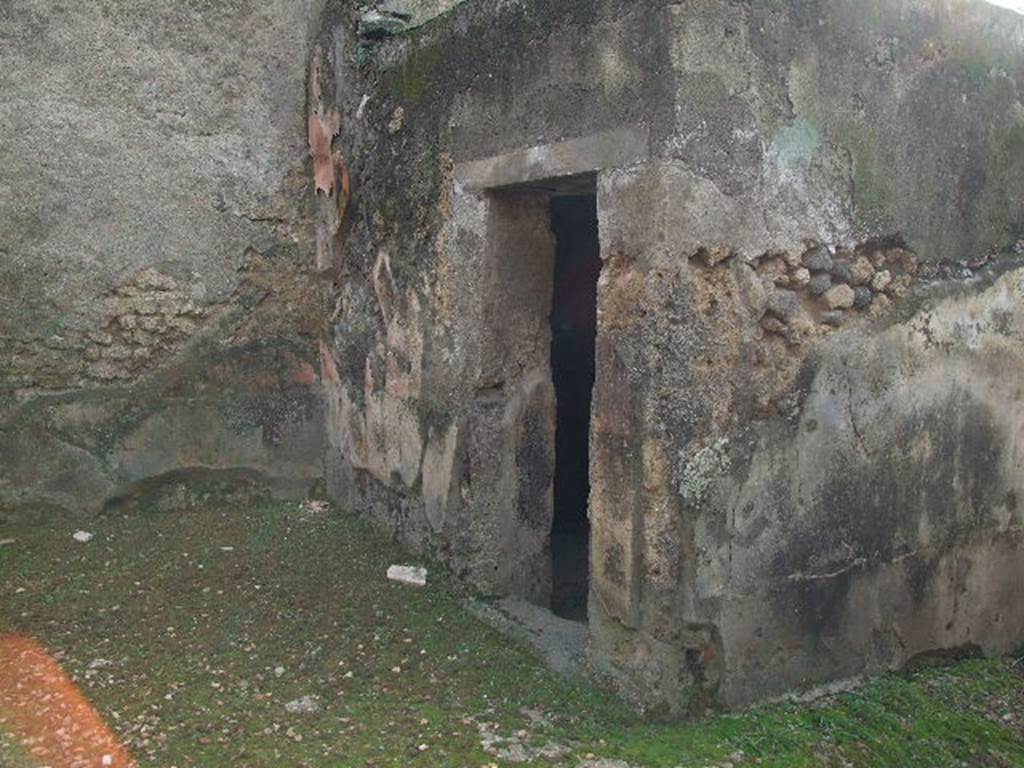 I.7.19 Pompeii. December 2006. Doorway to cubiculum in south-west corner of atrium, next to entrance corridor.
