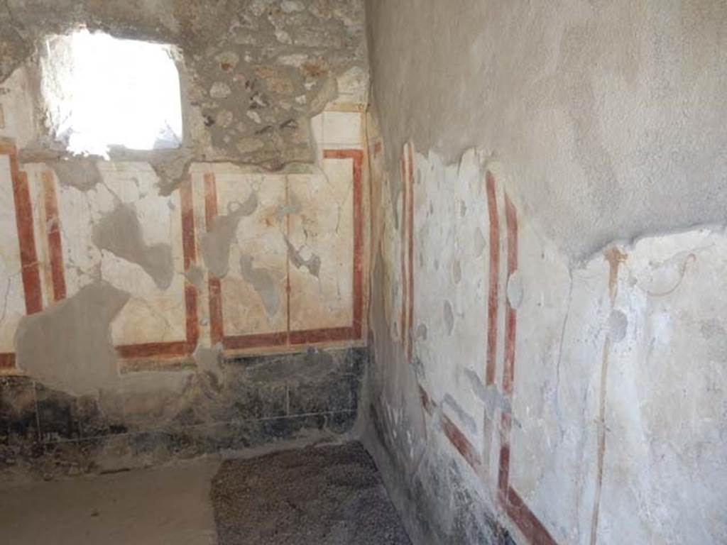 I.7.19 Pompeii. May 2017. Looking towards north-west corner and north wall of cubiculum.  Photo courtesy of Buzz Ferebee.
