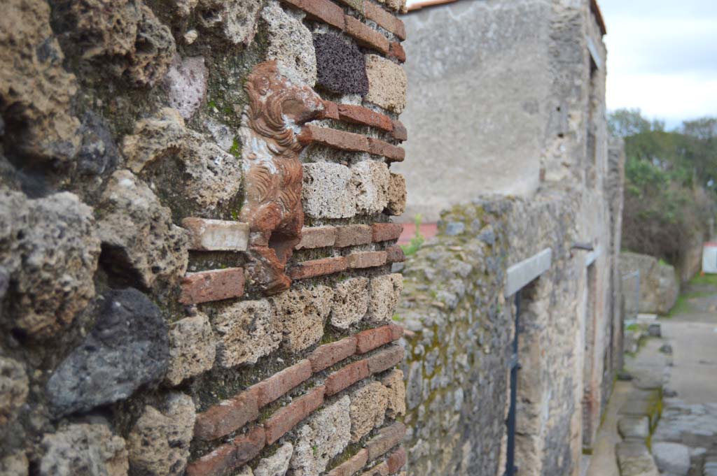 I.7.20 Pompeii. March 2018. Looking south along upper wall, in Vicolo di Paquius Proculus.
Foto Taylor Lauritsen, ERC Grant 681269 DCOR.
