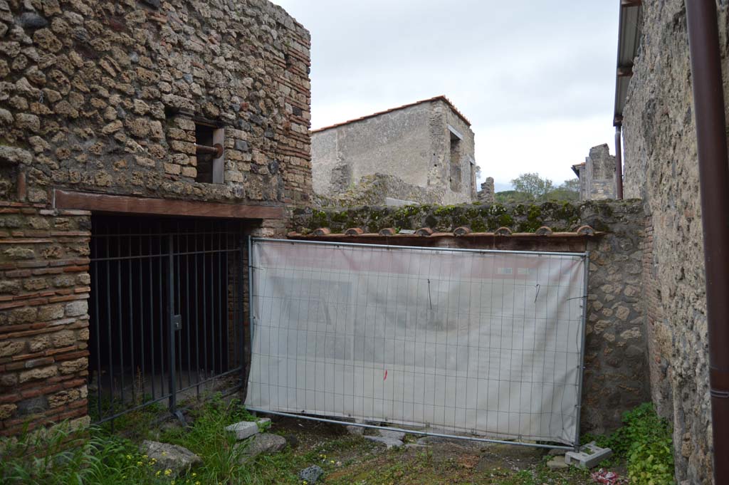 I.7.20 Pompeii, on left. March 2018. Looking south on Vicolo di Paquius Proculus.
Foto Taylor Lauritsen, ERC Grant 681269 DCOR.
