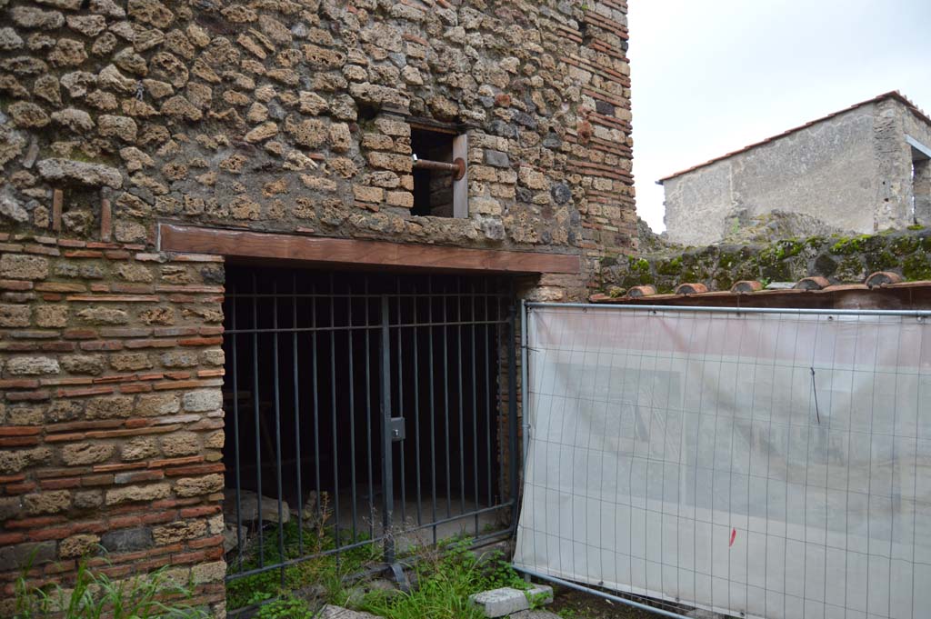 I.7.20 Pompeii. March 2018. Entrance doorway on east side of Vicolo di Paquius Proculus.
Foto Taylor Lauritsen, ERC Grant 681269 DCOR.

