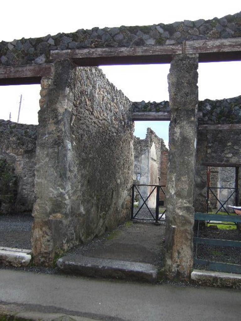 I.8.5 Pompeii. December 2005.  Entrance.