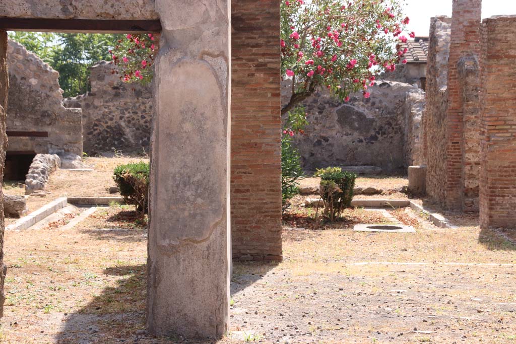 I.8.5 Pompeii. September 2019. Looking south from atrium towards garden area at rear. Photo courtesy of Klaus Heese.

