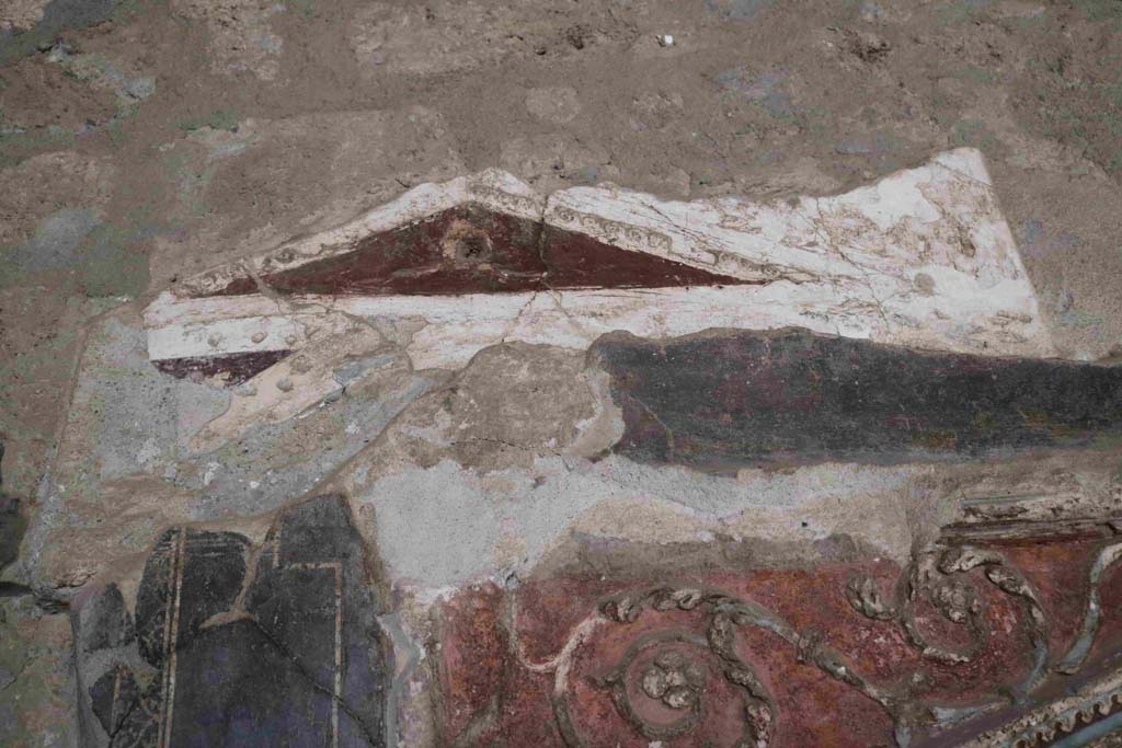I.8.8 Pompeii. May 2015. Detail of wall decoration from south wall above lararium.
Photo courtesy of Buzz Ferebee.

