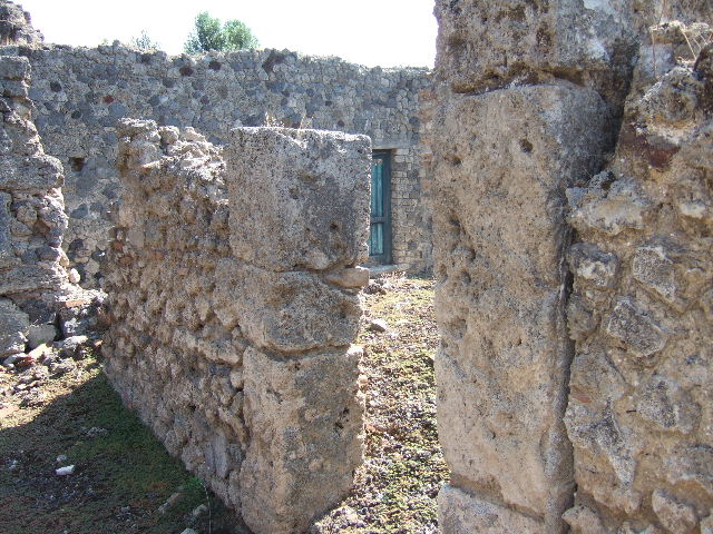 I.8.10 Pompeii. September 2005. Room 2.
According to Fröhlich, the paintings of the potters and dancers were found to the left of the main entrance, by a door to room 2 that was added later.
See Fröhlich, T., 1991. Lararien und Fassadenbilder in den Vesuvstädten. Mainz: von Zabern. (F5, p.307).
