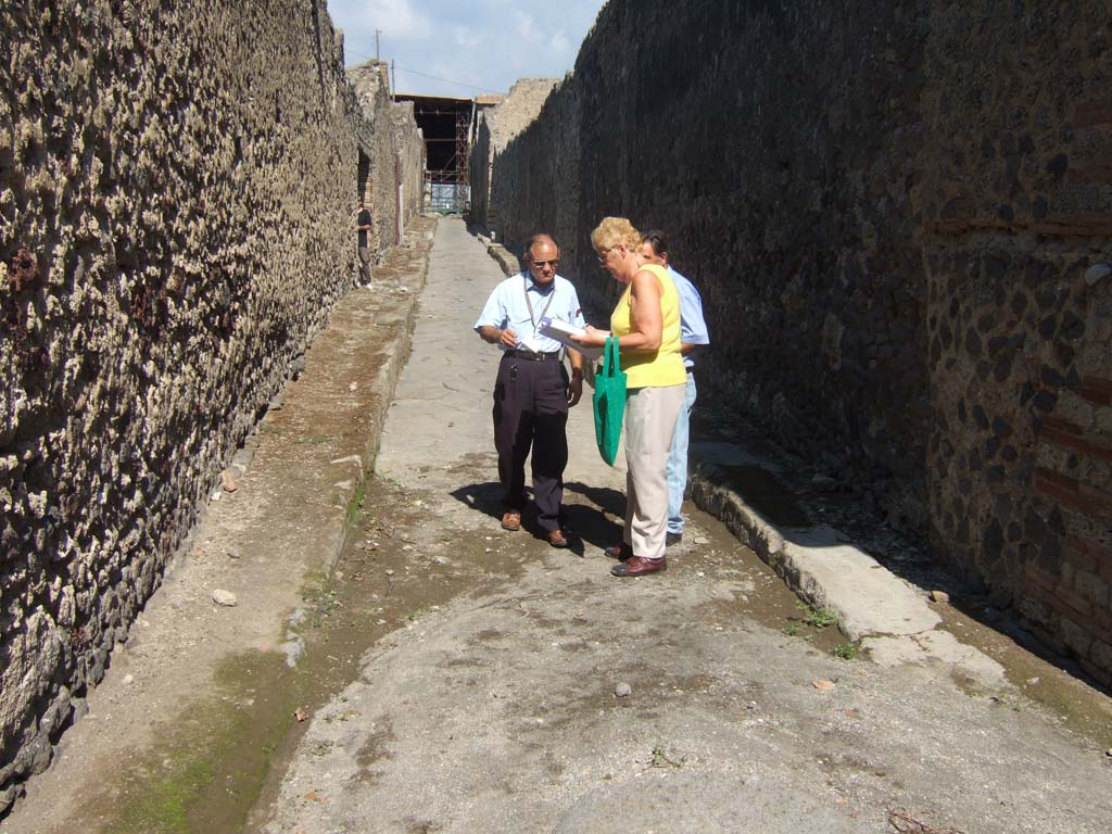 I.8.12 Pompeii, on left. September 2005.                  Roadway looking north.                                I.9 on right.