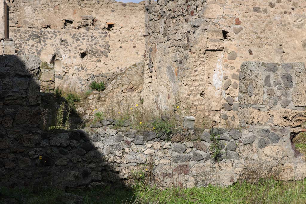 I.8.13 Pompeii. December 2018. Looking north from entrance. Photo courtesy of Aude Durand.