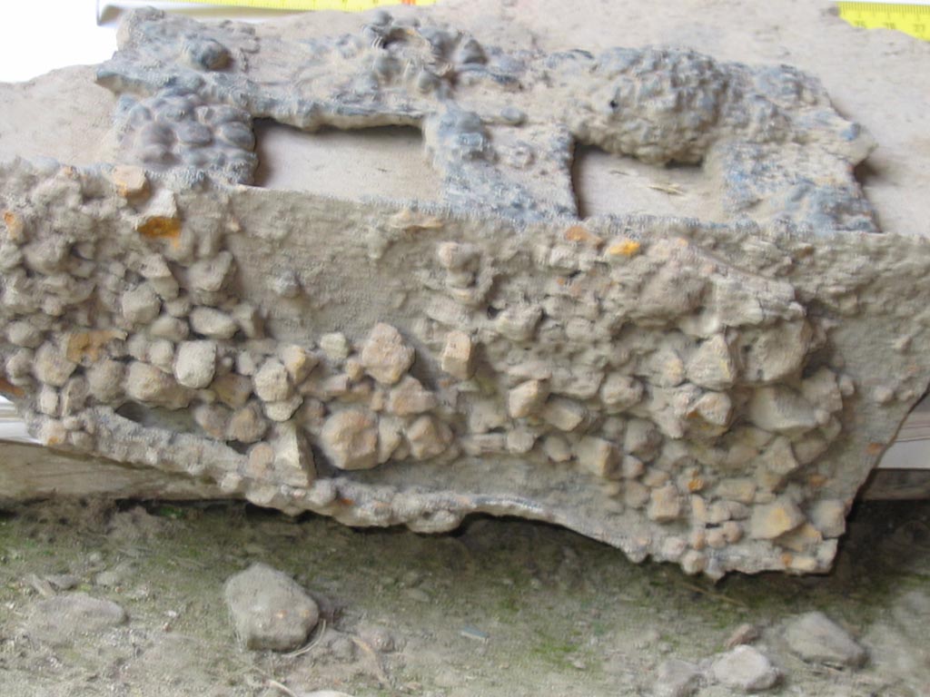 I.8.15-16, Pompeii. May 2003. Iron grating from window. Photo courtesy of Nicolas Monteix.