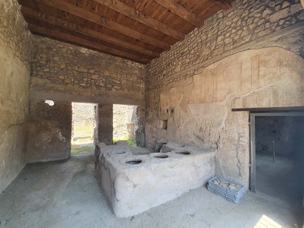 I.8.15 Pompeii. July 2021. 
Looking towards east wall with doorway at south end leading to rooms with kiln and plant for production of pigments.
Foto Annette Haug, ERC Grant 681269 DÉCOR.

