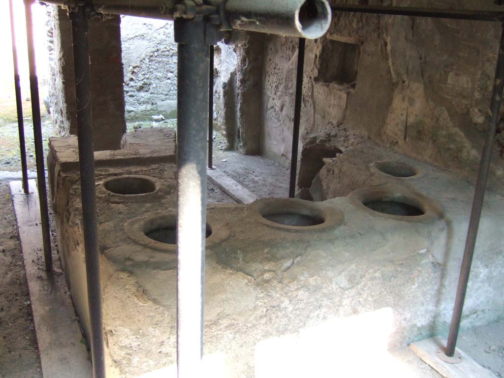 I.8.15 Pompeii. July 2021. 
Looking towards east wall with doorway at south end leading to rooms with kiln and plant for production of pigments.
Foto Annette Haug, ERC Grant 681269 DÉCOR.

