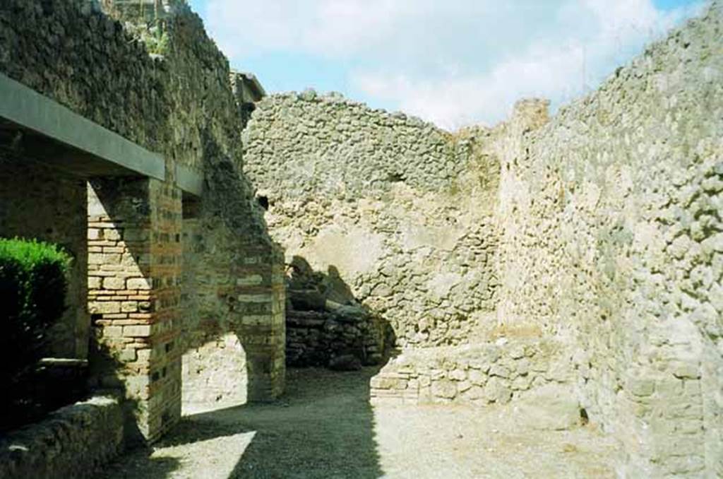 I.8.17 Pompeii. June 2010. Looking west along the north side of peristyle 17 towards room 20. 
Photo courtesy of Rick Bauer.

