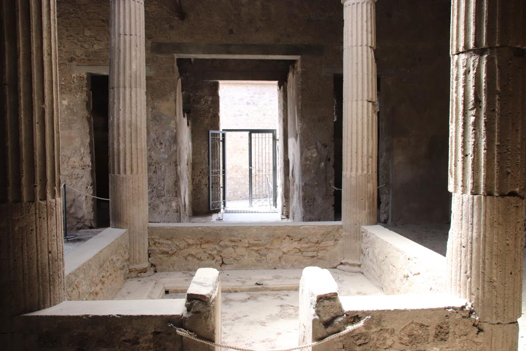 I.8.17 Pompeii. March 2019. Room 3, atrium, looking west across impluvium towards entrance doorway. 
Foto Annette Haug, ERC Grant 681269 DCOR.


