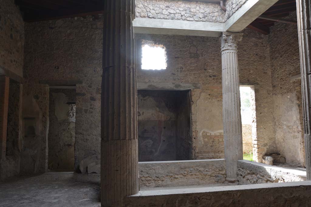 I.8.17 Pompeii. December 2021. 
Niche in south-east corner of atrium 3 next to door of room 8. Photo courtesy of Johannes Eber.
