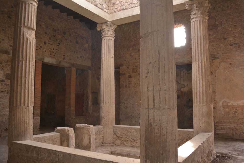 I.8.17 Pompeii. March 2019. Room 3, atrium, looking east across impluvium.
Foto Annette Haug, ERC Grant 681269 DCOR.
