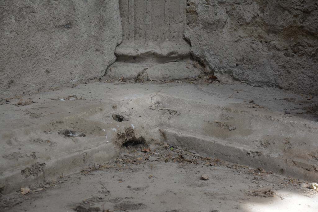I.8.17 Pompeii. March 2019. Atrium 3, south-east corner of impluvium. 
Foto Annette Haug, ERC Grant 681269 DCOR.
