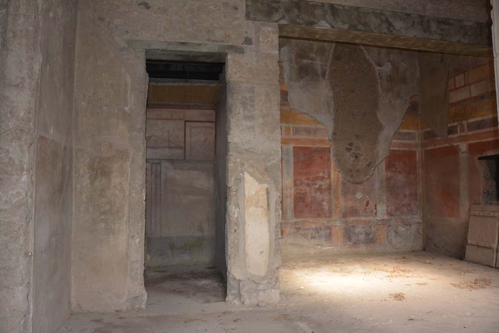 I.8.17 Pompeii. March 2019. 
Room 3, atrium, detail from north wall in north-west corner, near doorway to room 14.
Foto Annette Haug, ERC Grant 681269 DCOR.
