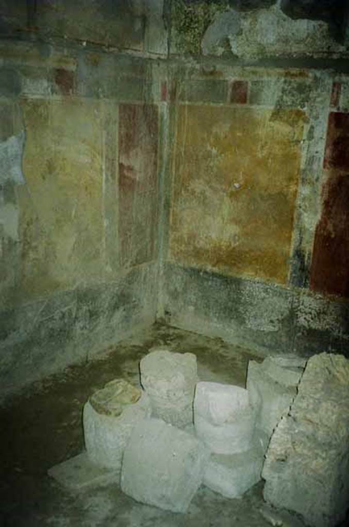 I.8.17 Pompeii. June 2010. Room 4, south-west corner. Photo courtesy of Rick Bauer.