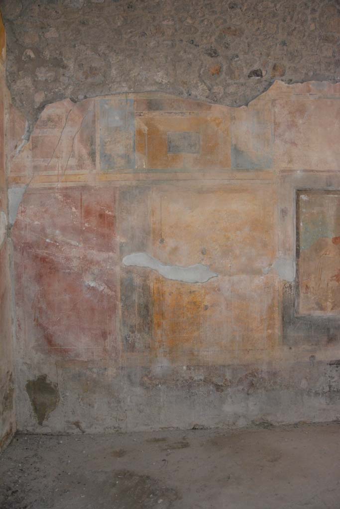 I.8.17 Pompeii. March 2019. Room 9, painted panel (of bird with fruit?) from upper south wall at east end.
Foto Annette Haug, ERC Grant 681269 DCOR.

