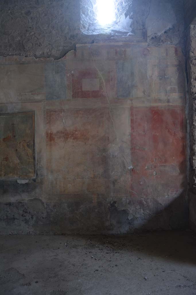 I.8.17 Pompeii. March 2019. Room 9, detail of painted decoration from upper south wall in south-west corner.
Foto Annette Haug, ERC Grant 681269 DCOR.

