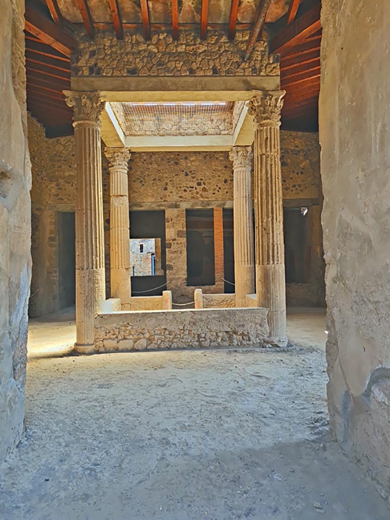 I.8.17 Pompeii. October 2019. Looking east towards impluvium in atrium 3.  
Foto Annette Haug, ERC Grant 681269 DCOR.
