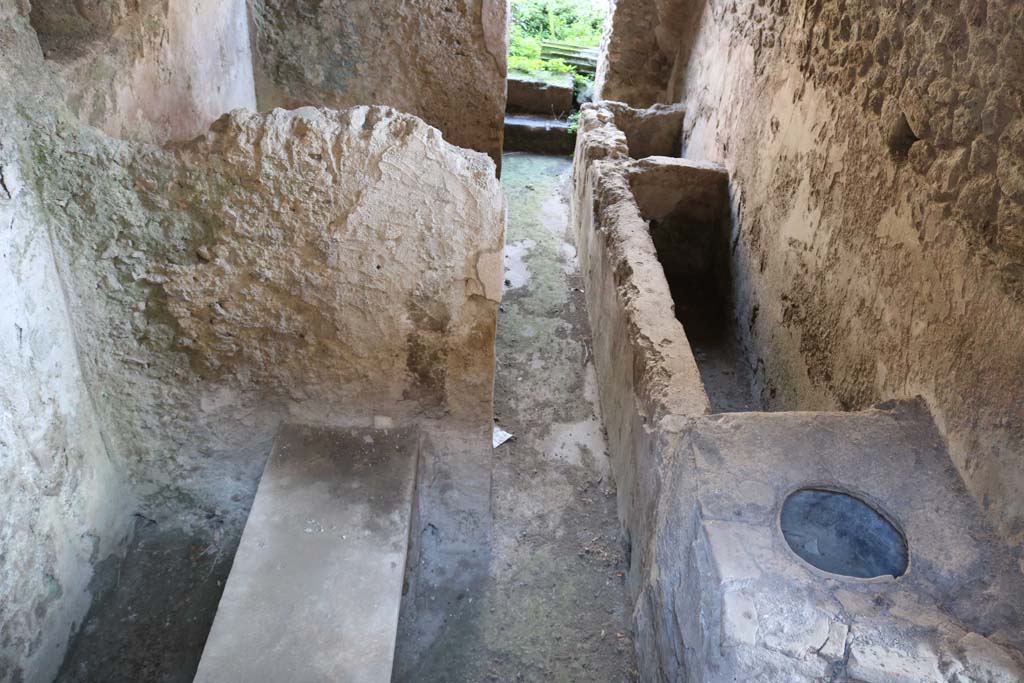 I.8.19 Pompeii. December 2018. Looking through window to lower level. Photo courtesy of Aude Durand.