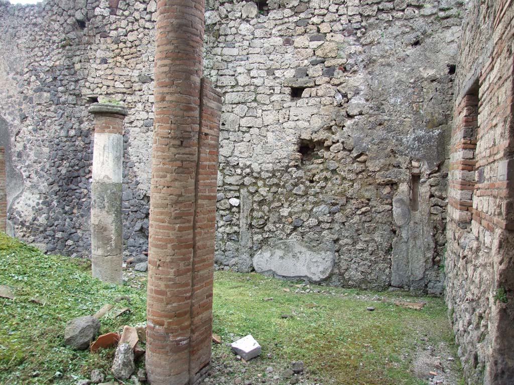 I.9.3 Pompeii. March 2009. Room 4. Tablinum.  East wall.
