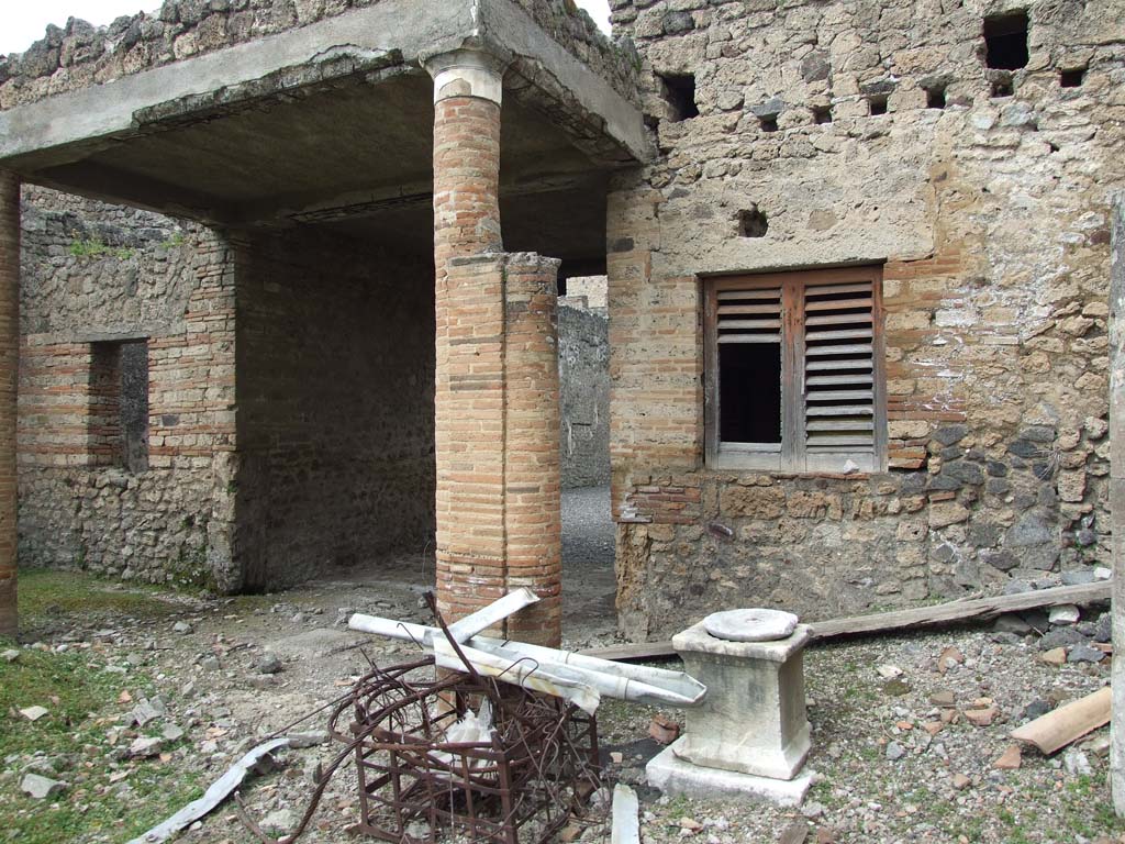I.9.3 Pompeii. March 2009. Room 6.  Garden area.  West wall.